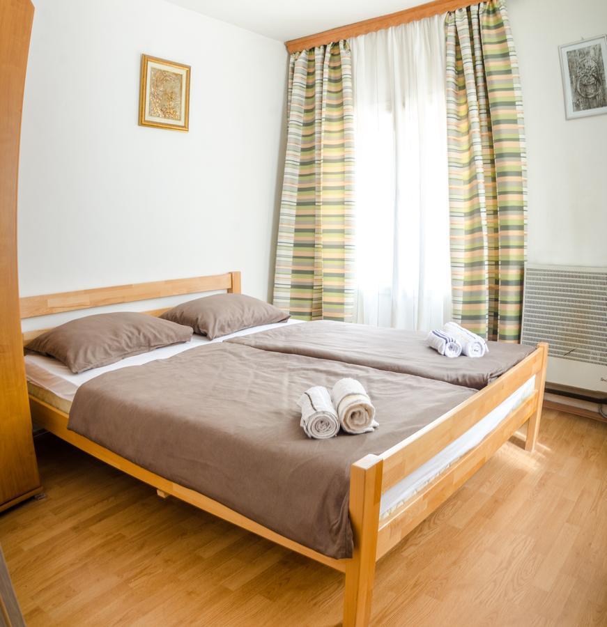 Guesthouse Unique サラエヴォ エクステリア 写真
